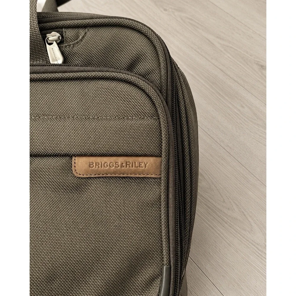 Briggs & Riley 231X-7 Double Expandable Laptop Briefcase Carry-On Green w/ Strap